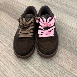 Nike Low Top Sneakers in Brown with Pink Laces